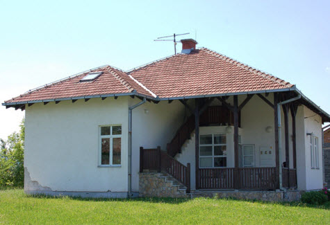 Школа у Команицама